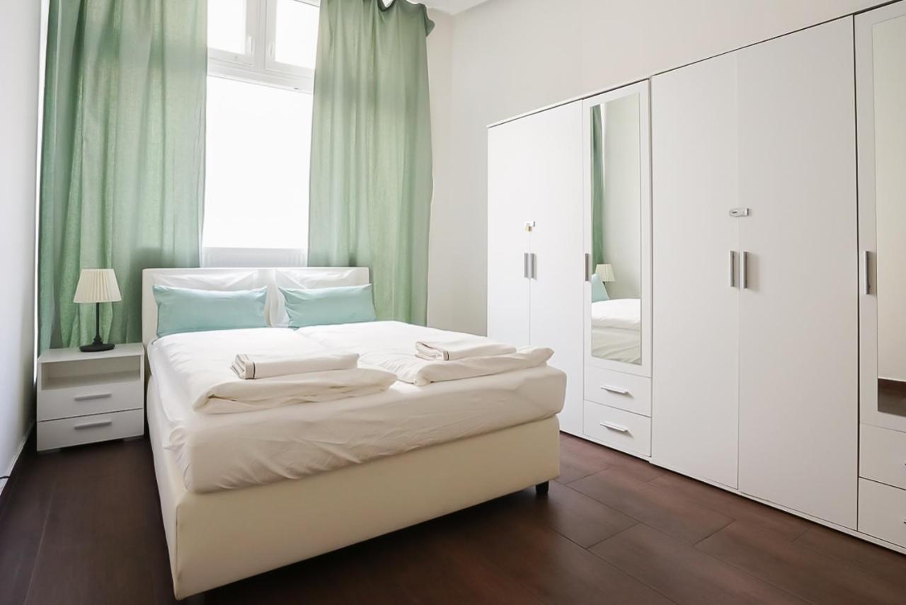 Wonderful Big Near Yppen Market Apartment *