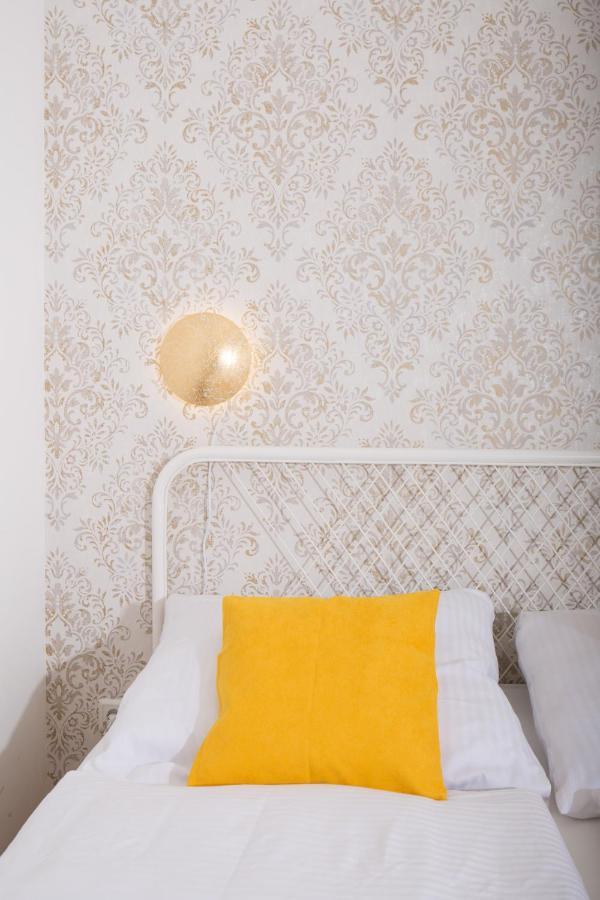 Rosenstein By Family & Viena