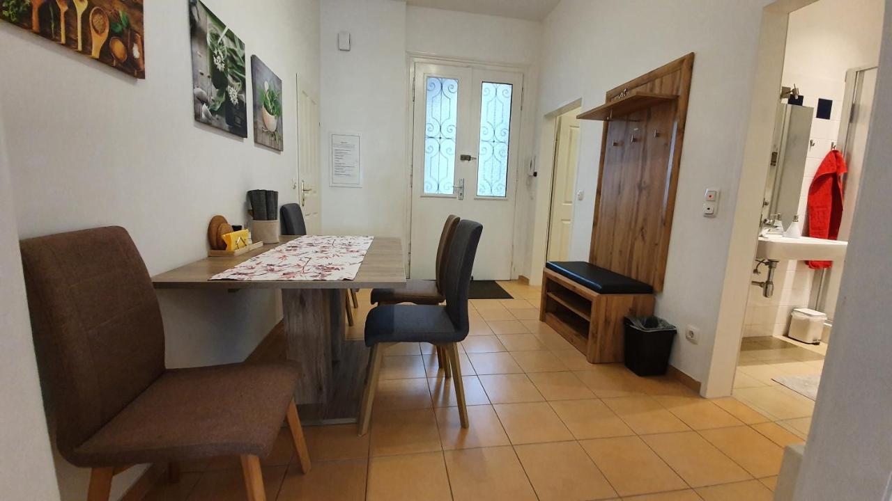 Gorgeous Viennese 10 Min To Center Apartment Wien