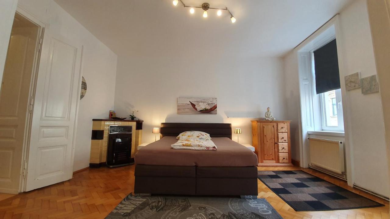 Gorgeous Viennese 10 Min To Center Apartment Wien