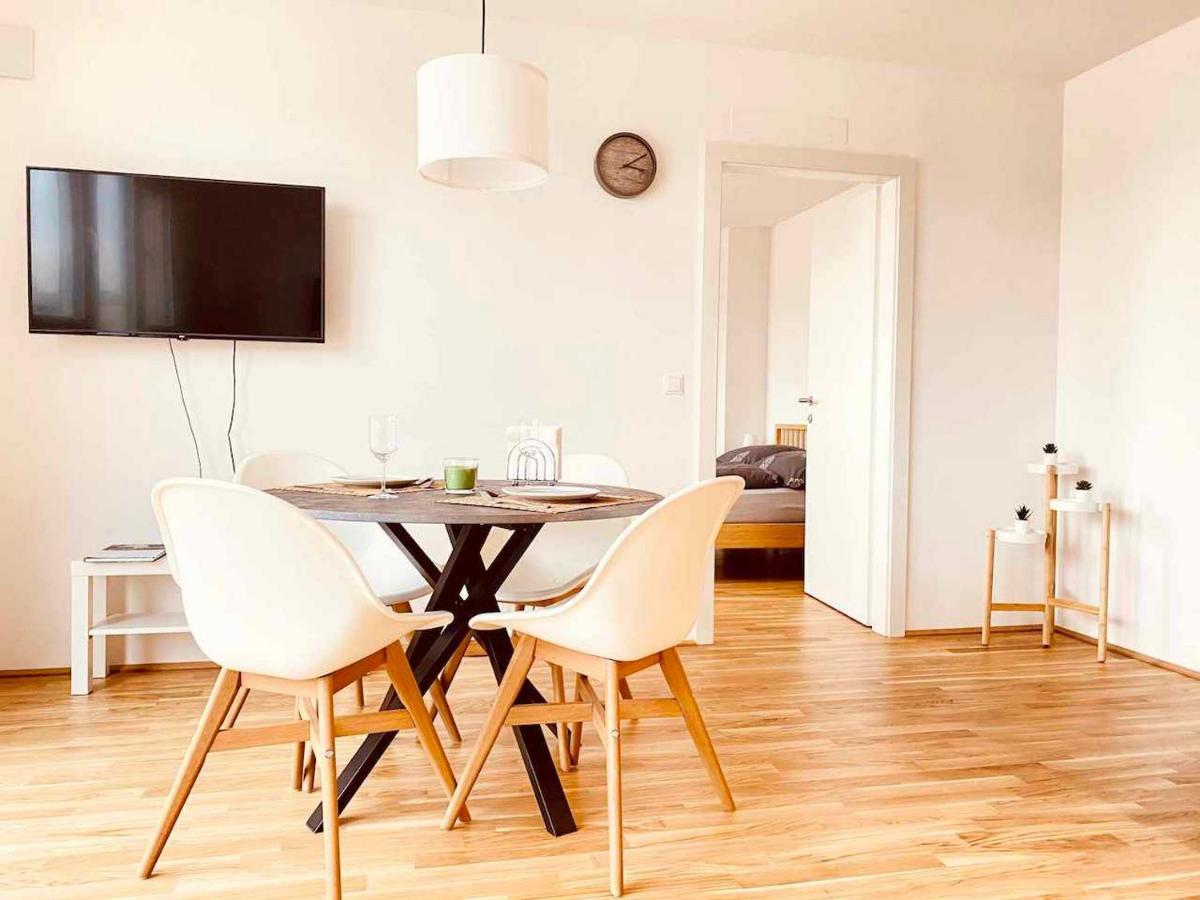 Apartment Gemutliches Sonnenwohnen Bei U-bahn Und Mit Parkplatz *