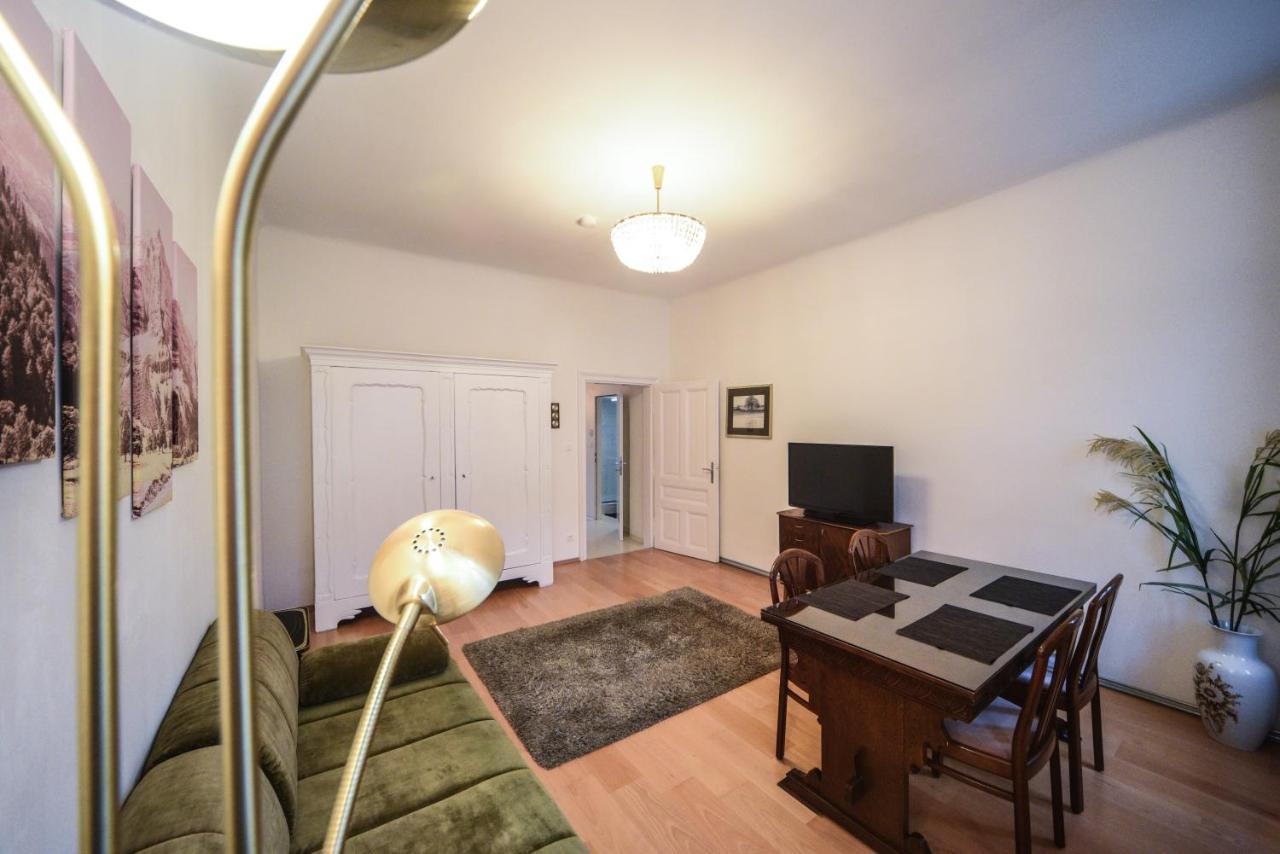 Vintage By Jr Apartment *