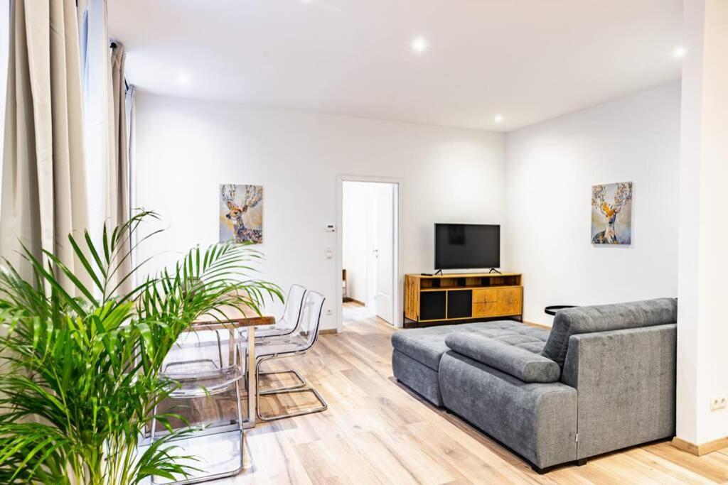 Modern Next To Subway Station Apartment