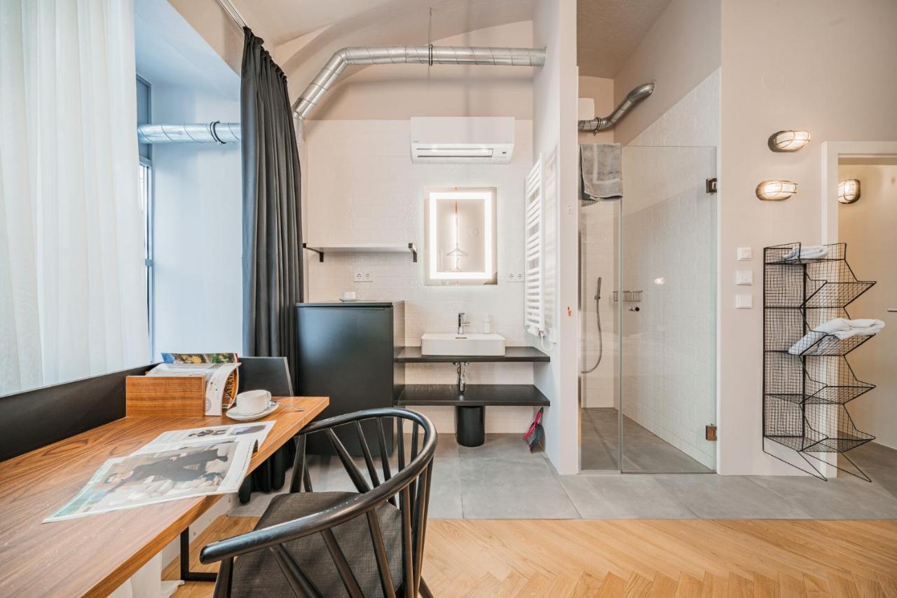 Easy Flat Living *