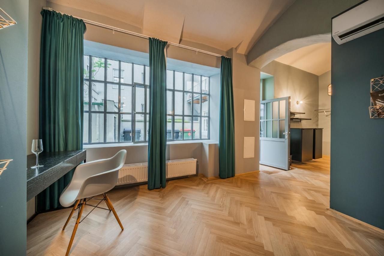 Easy Flat Living *