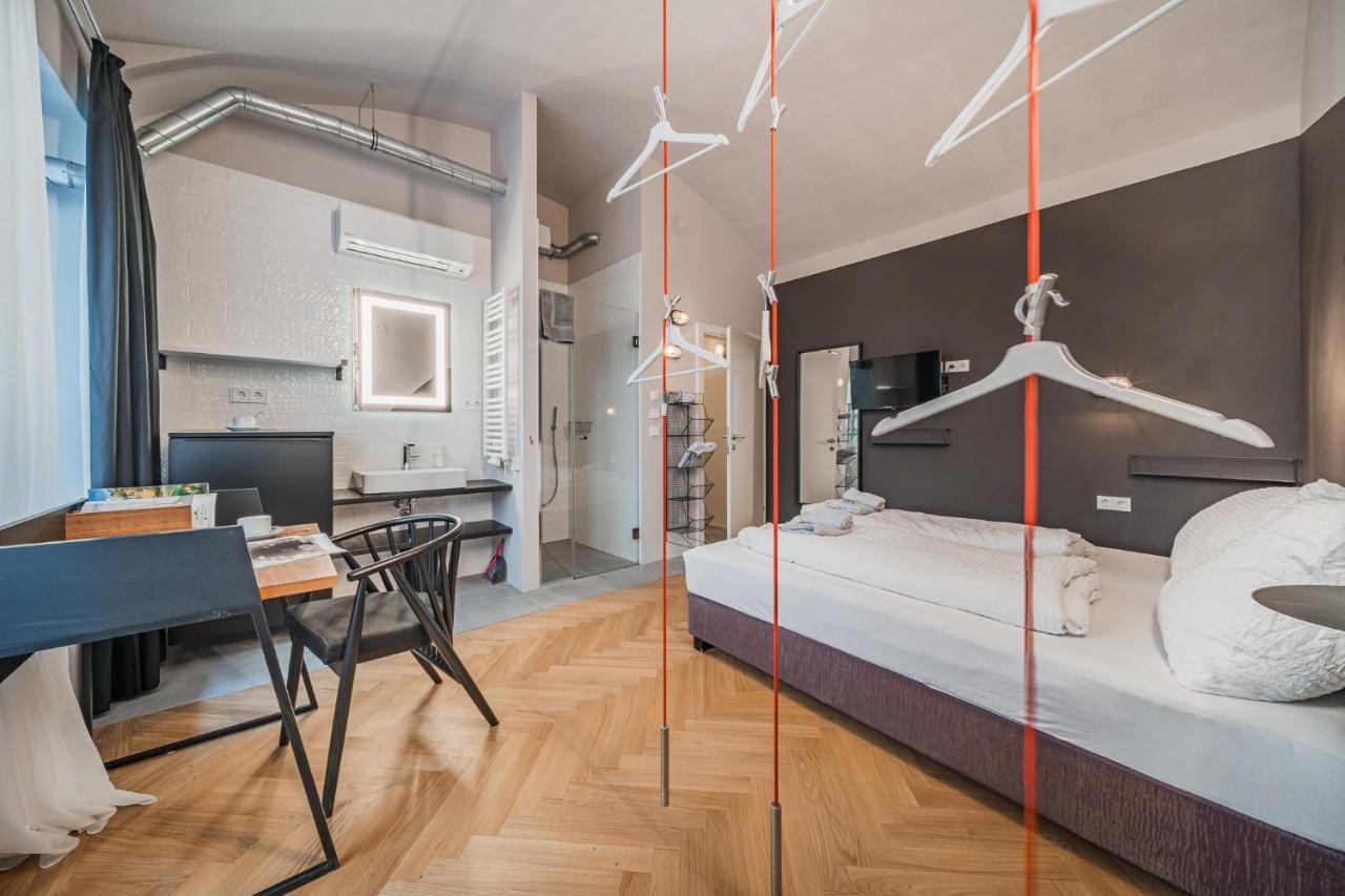 Easy Flat Living