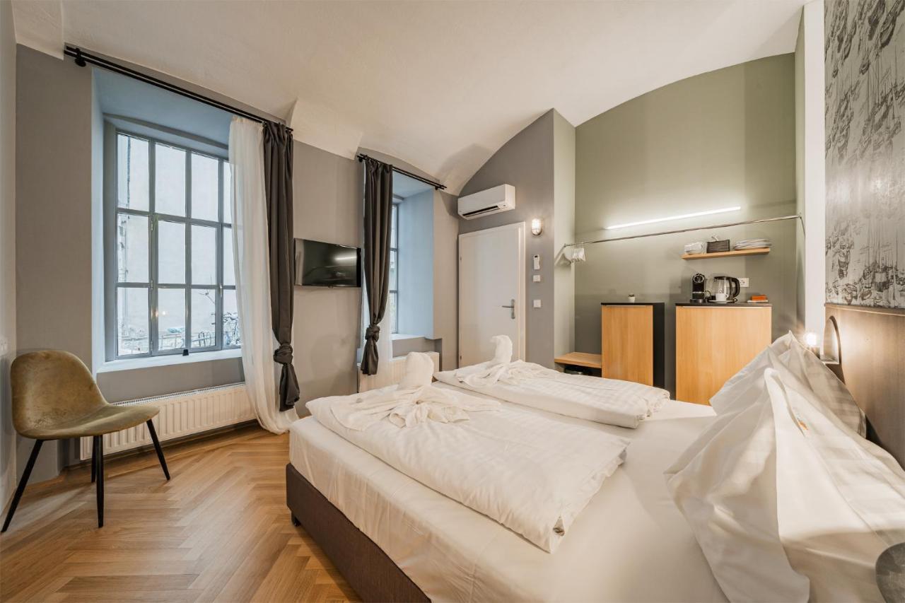 Easy Flat Living *