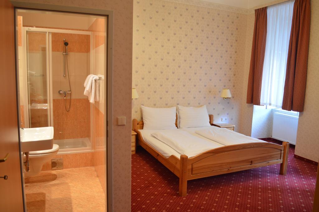 Walzerstadt Bed & Breakfast 3*
