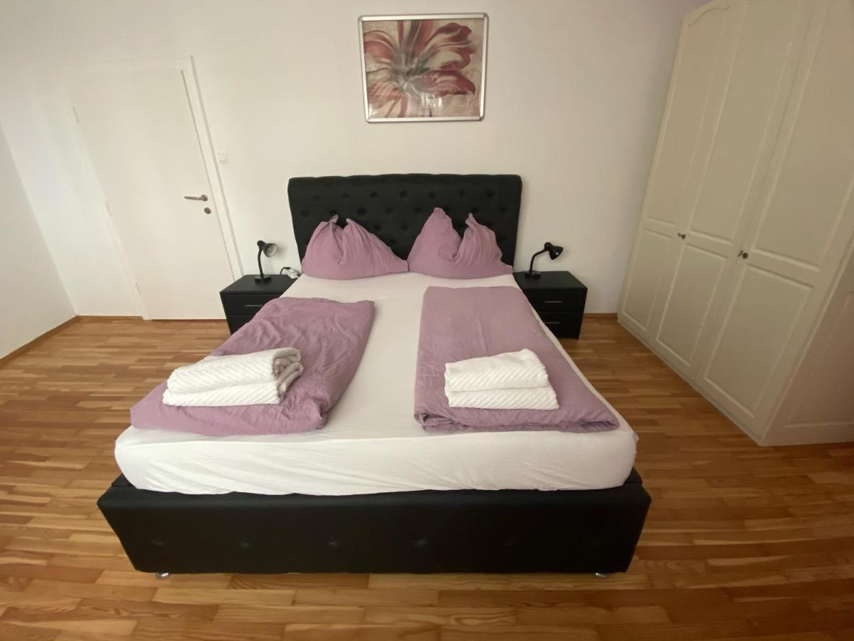Domino Apartment *