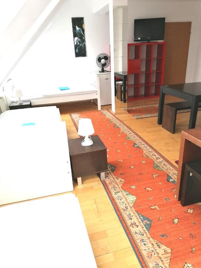 Ostello Favoriten-rooms *
