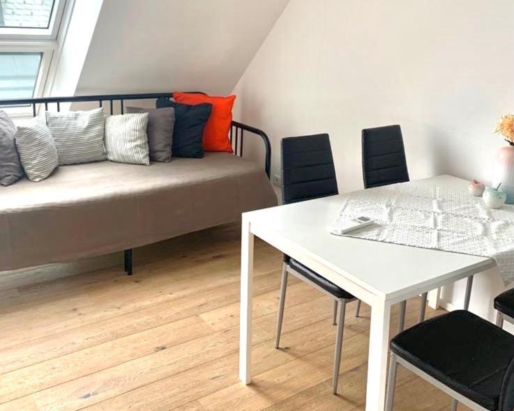 Amazing Location In Near Rathaus Viena