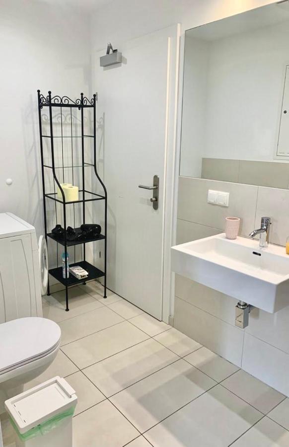 Amazing Location In Near Rathaus Viena