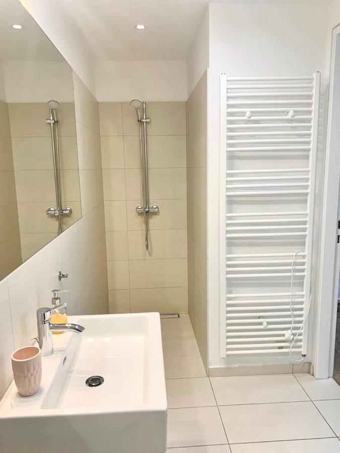 Amazing Location In Near Rathaus Viena