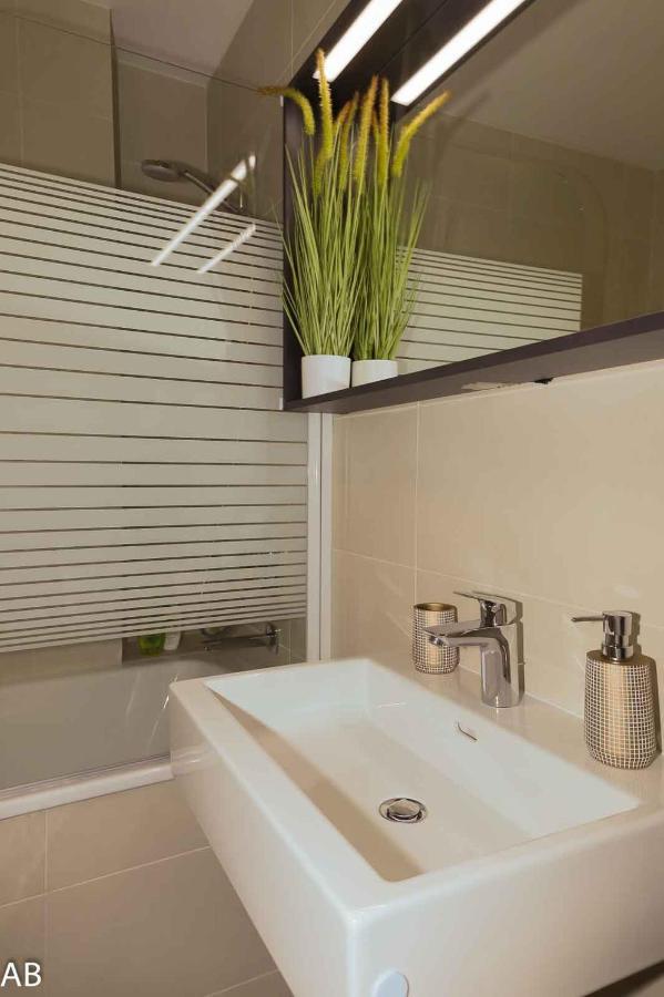 Superior & Rooftop Pool Apartment *