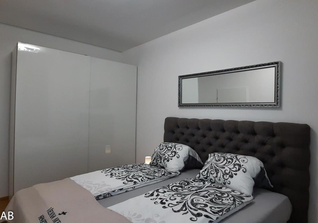 Superior & Rooftop Pool Apartment Vienna