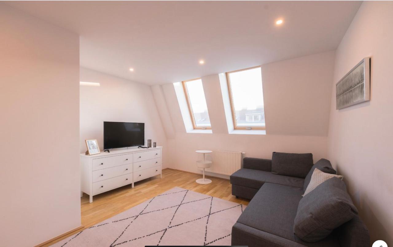 Sunny Penthouse L Dg1'14 *