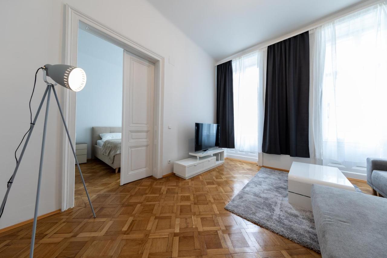 Apartment Dream Center *