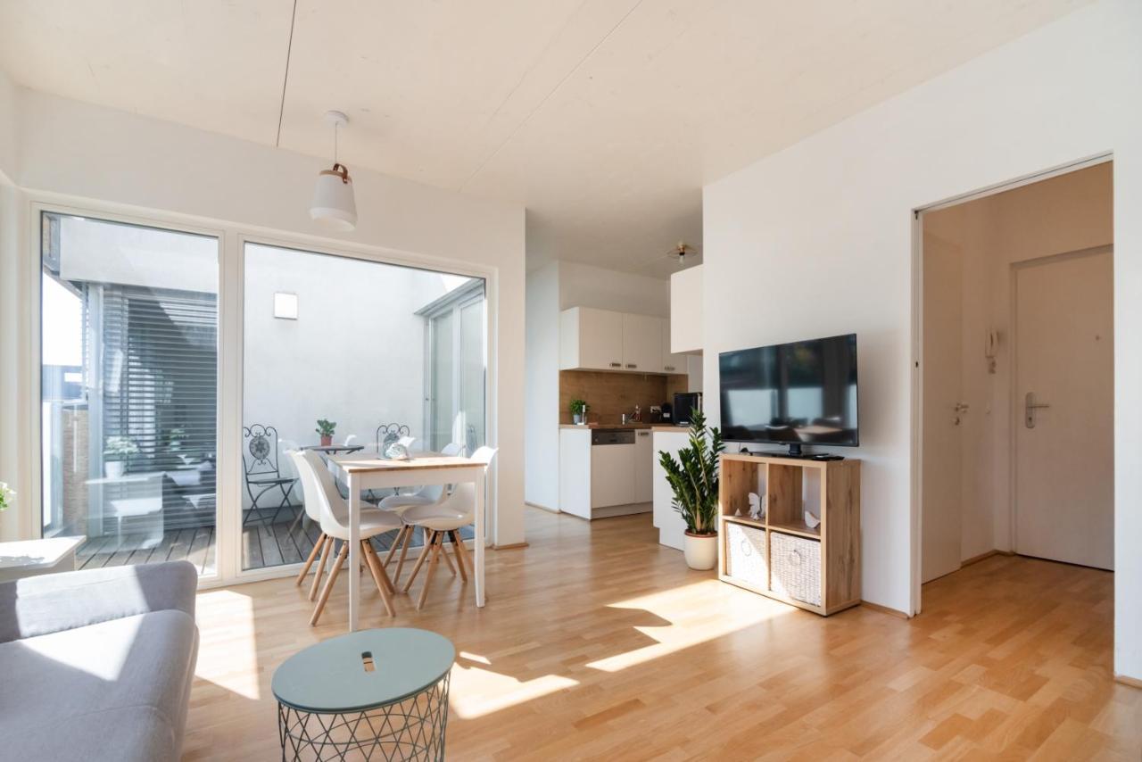 Helles, Neues Dg Mit Blick Zum Donauturm Appartamento
