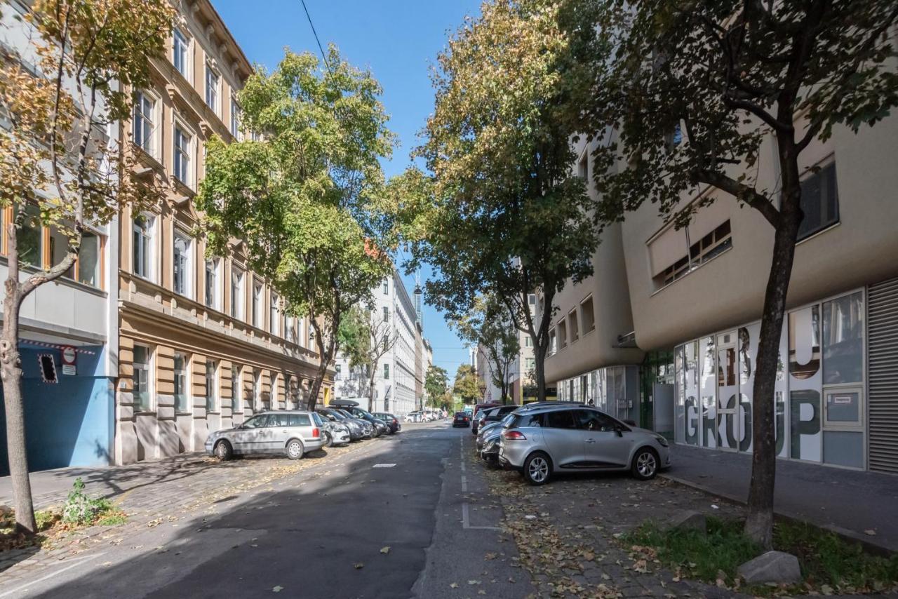 Helles, Neues Dg Mit Blick Zum Donauturm Appartamento *