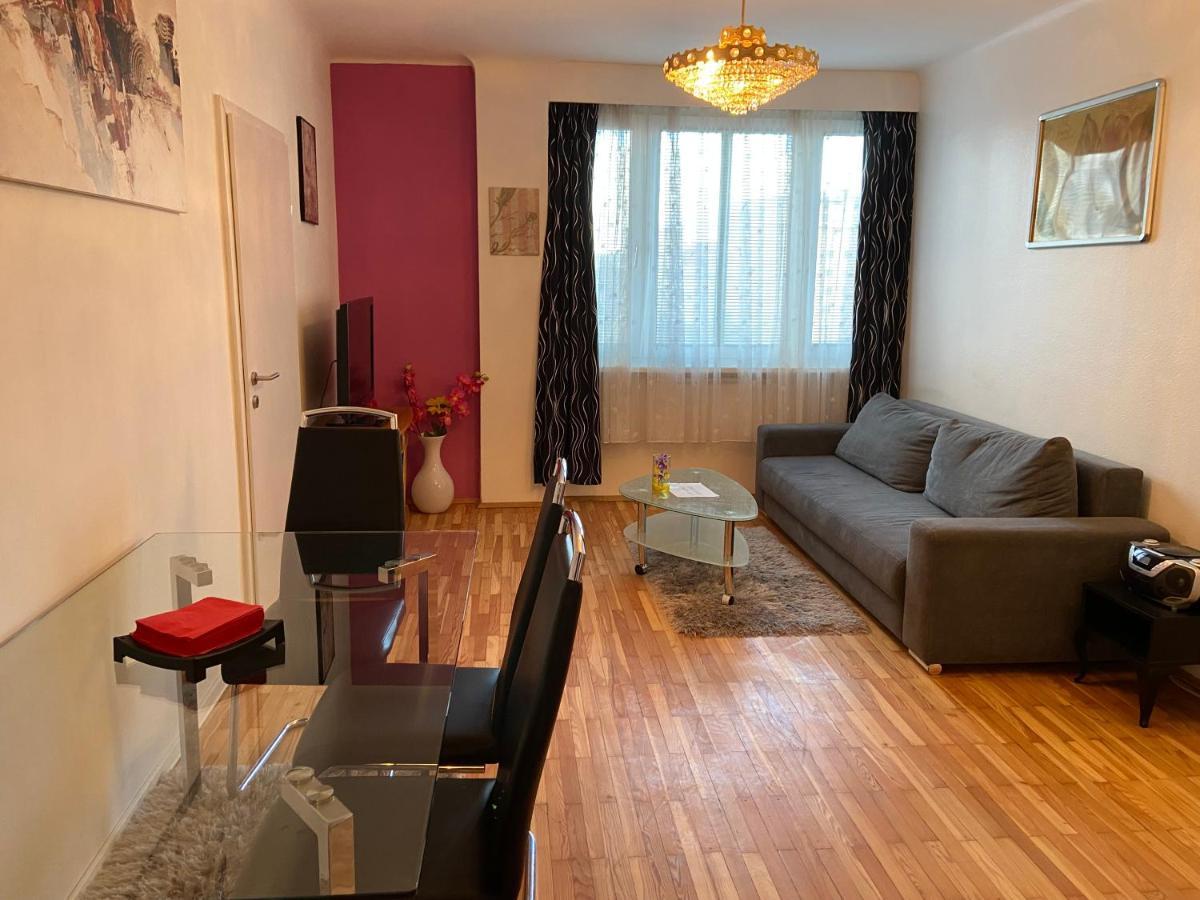 Domino Apartment *