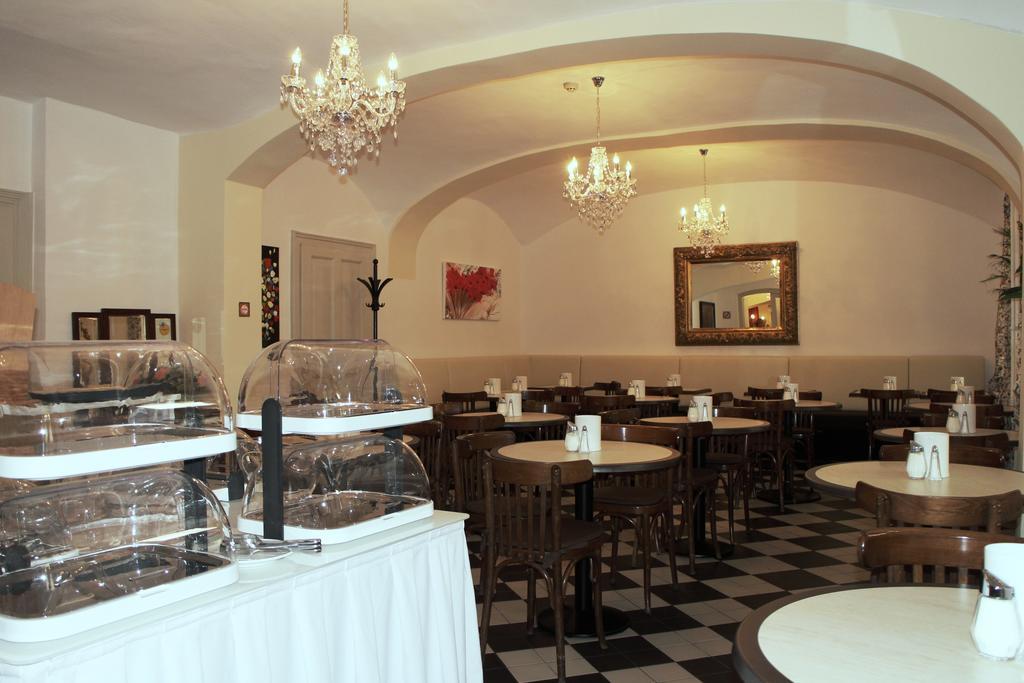Graf Stadion Hotel 3*
