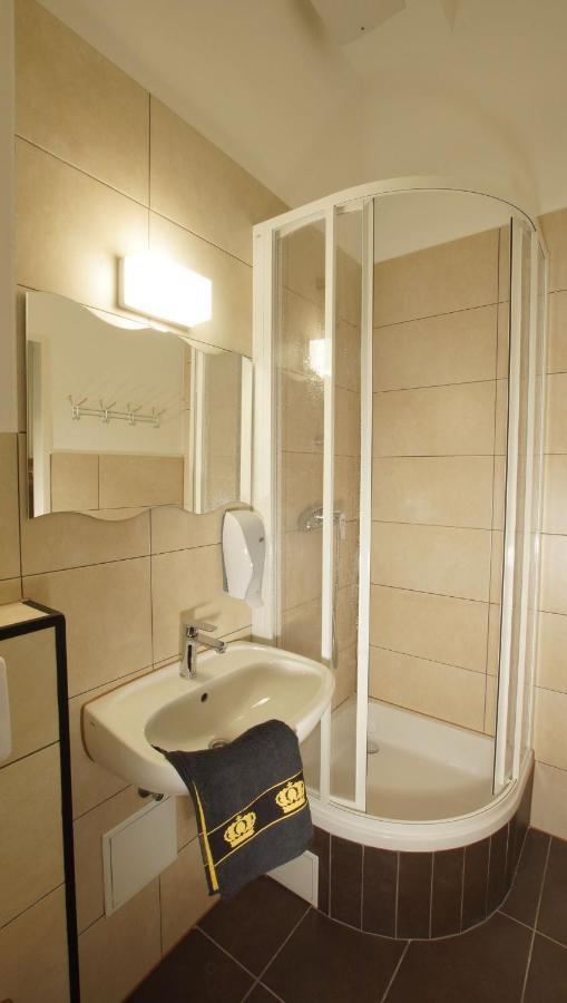 Westend Hostel *