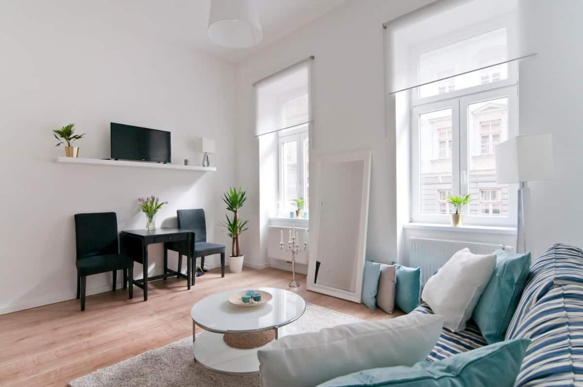 ⍟luxurious And Bright⍟ 5 Min Walk To City Center Apartment Wien