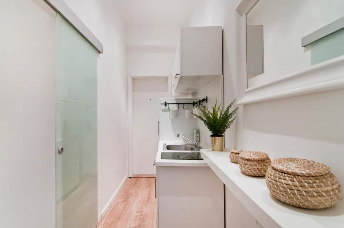 ⍟luxurious And Bright⍟ 5 Min Walk To City Center Apartment