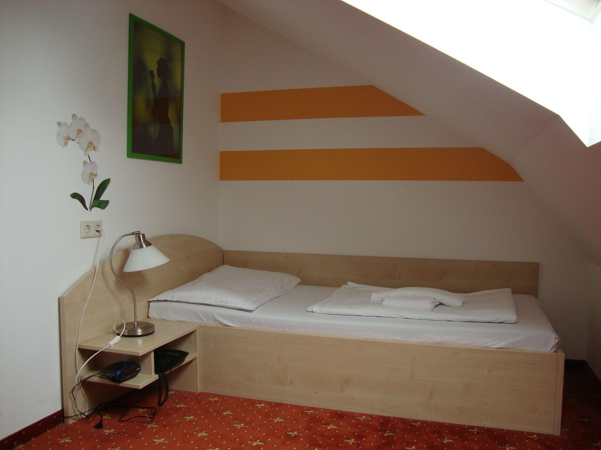 Hotel Lenas Donau 3*
