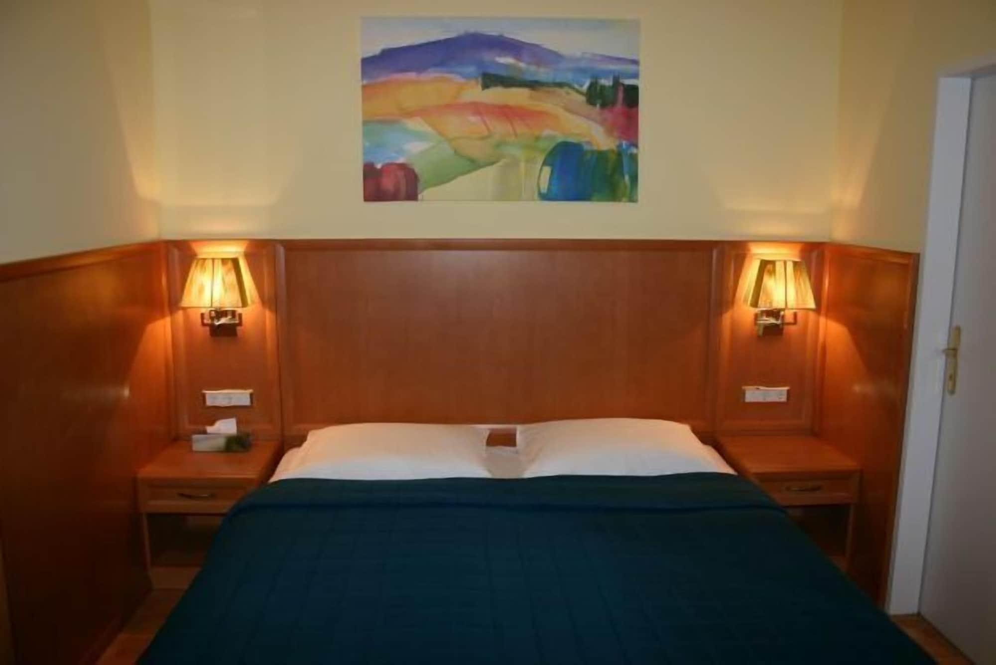 Hotel Corvinus - Newly Renovated 4*