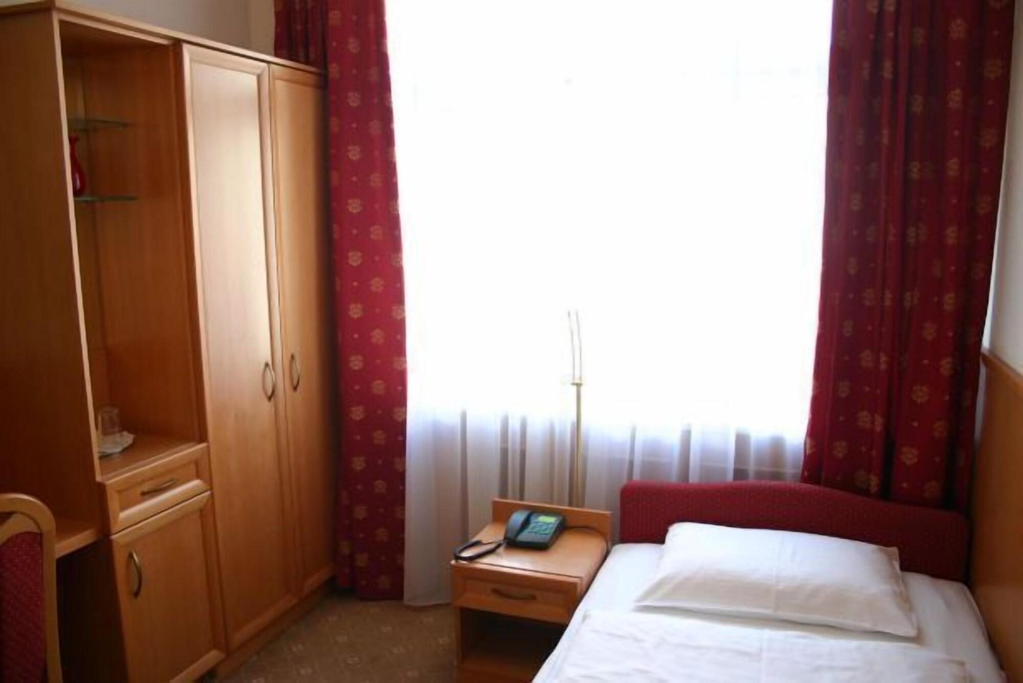 Corvinus - Newly Renovated Hotel Viena