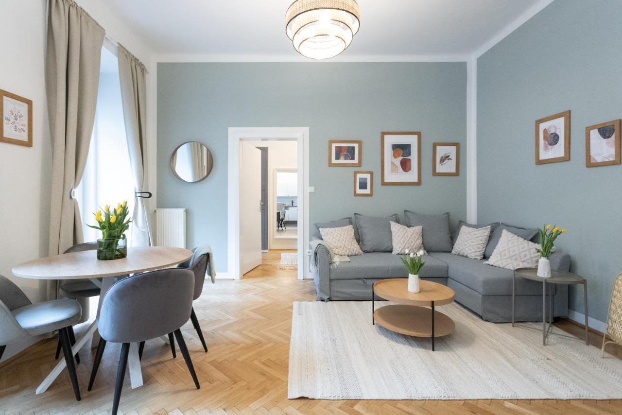 Apartment With Balcony - Trendy Neighborhood Vienna
