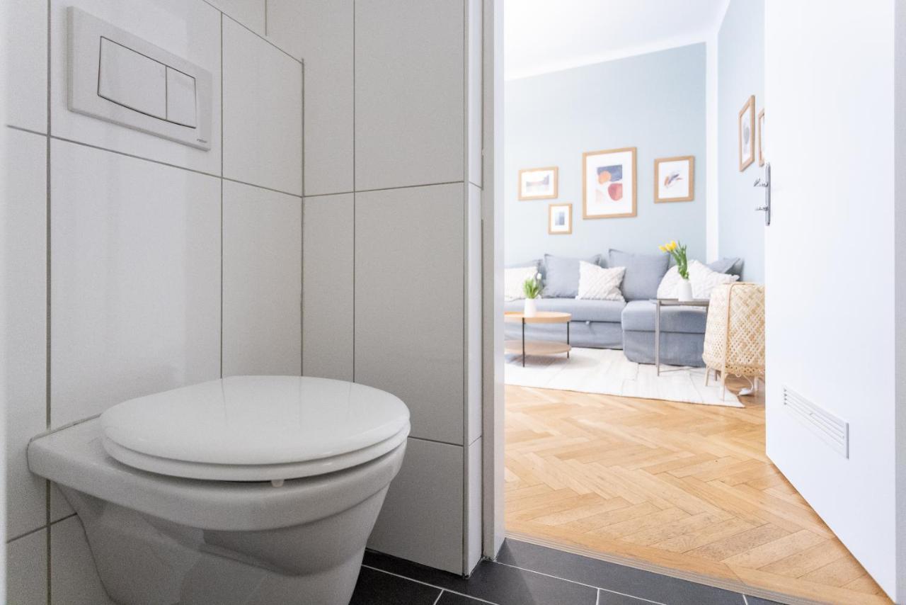 With Balcony - Trendy Neighborhood Apartment Vienna