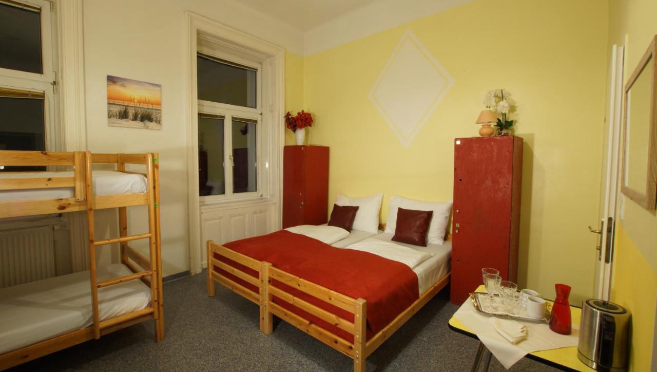 Westend Hostel *