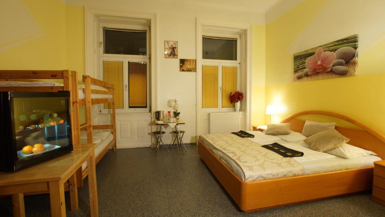 Westend Hostel *