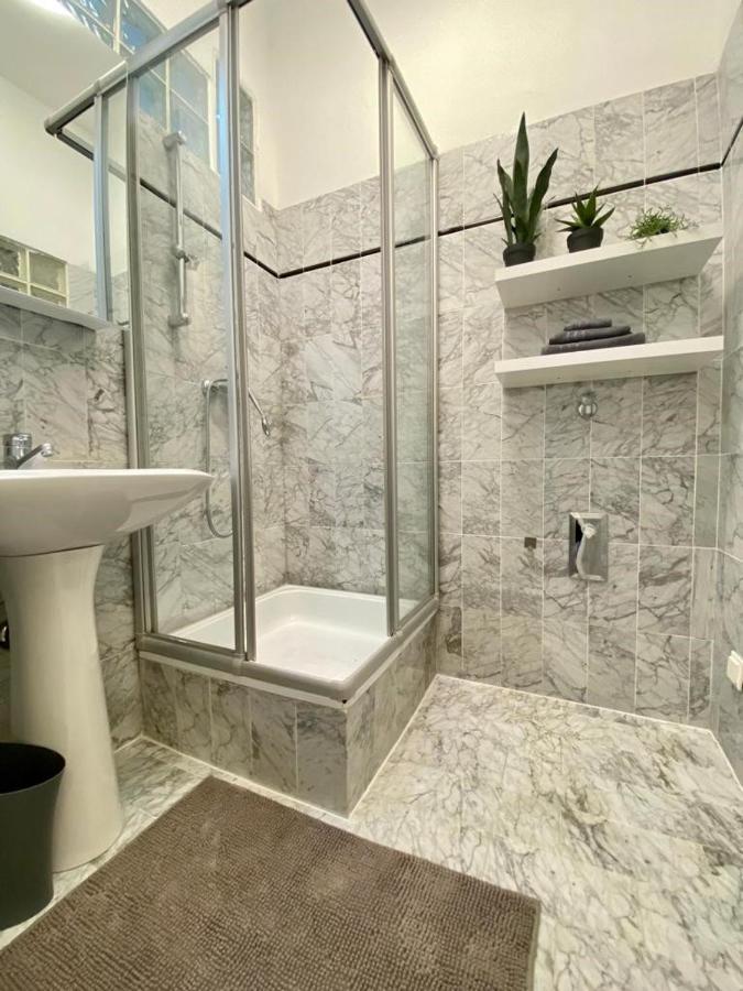 Centre Apartment *