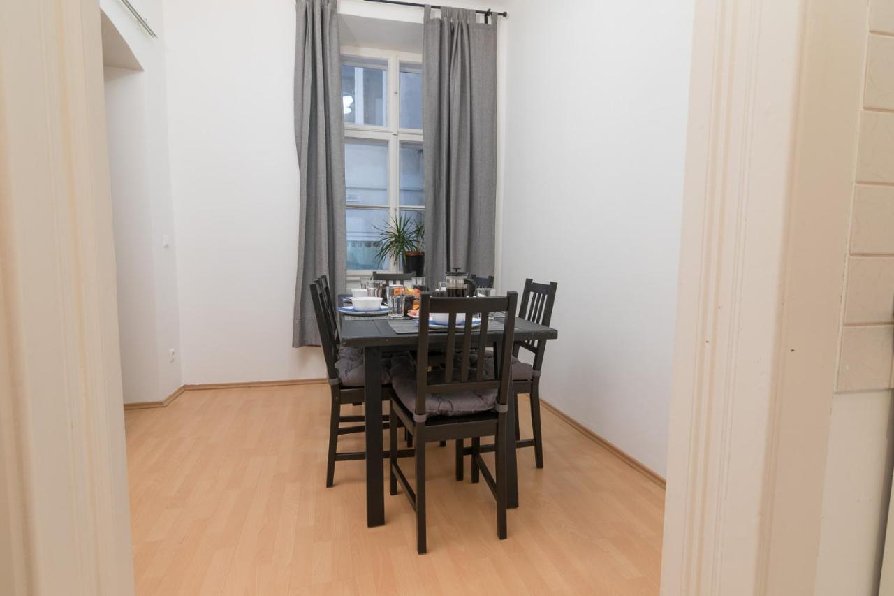 Apartment Spacious 2 Bedrooms In 4th District Near Karlskirche Vienna