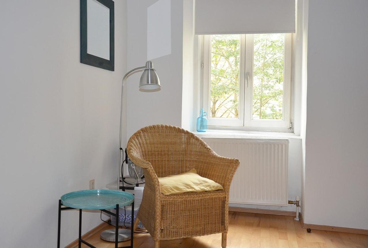 1090 Apartment *