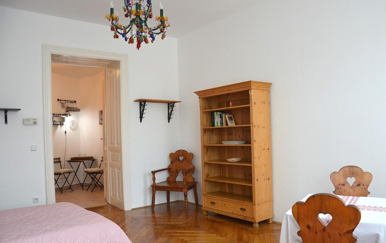 1090 Apartment *