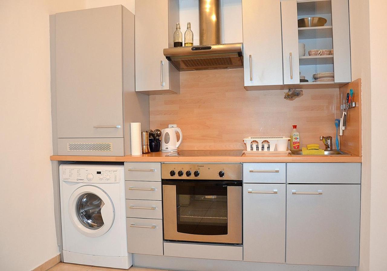 1090 Apartment *
