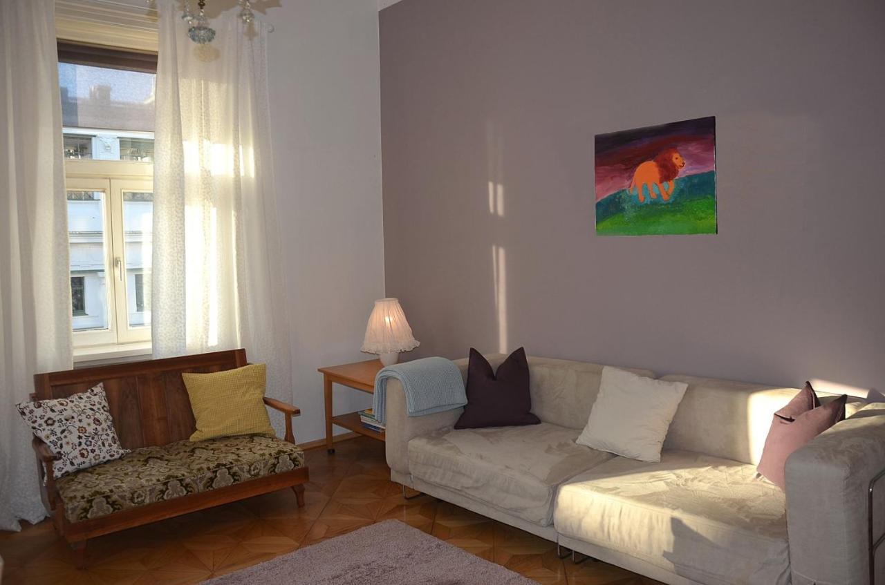 Apartment 1090 *