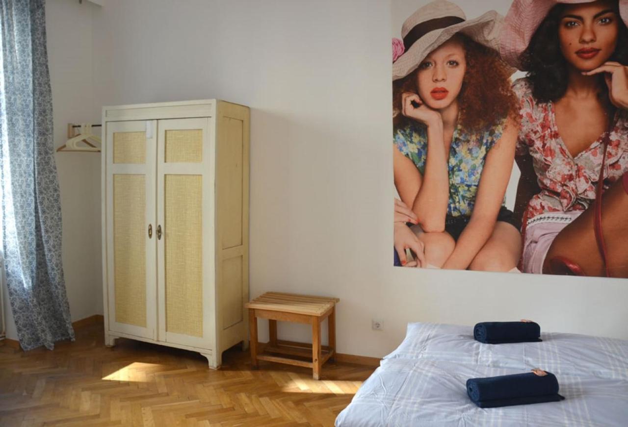 Apartment 1090 *