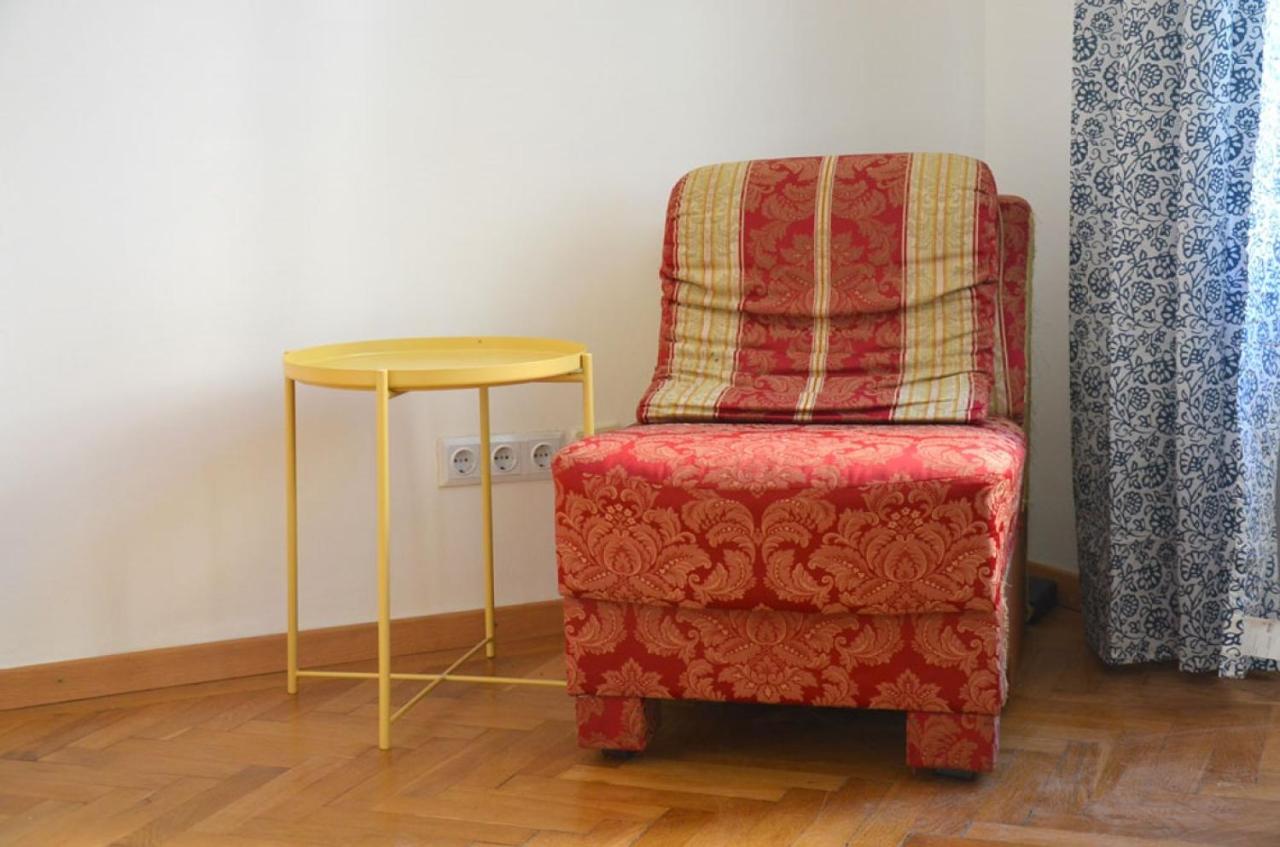 1090 Apartment *
