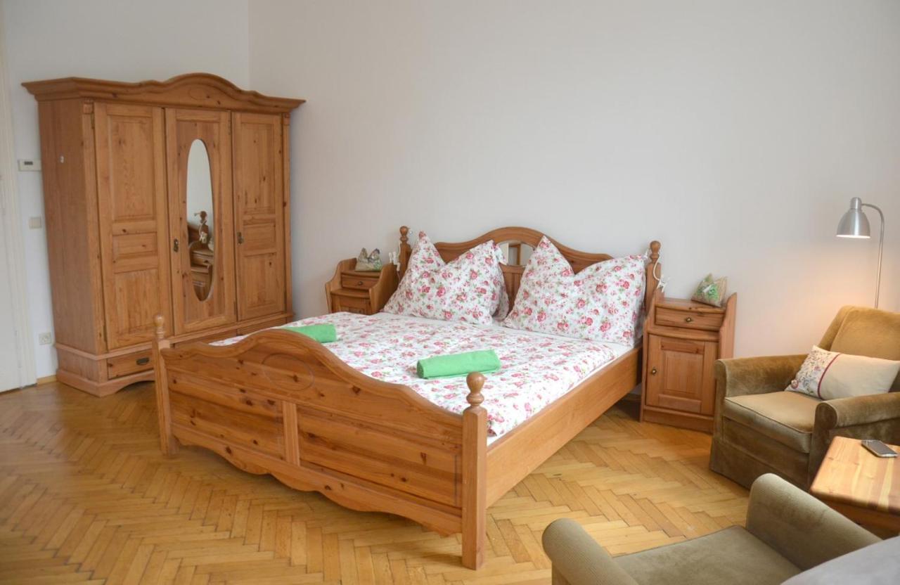 Apartment 1090