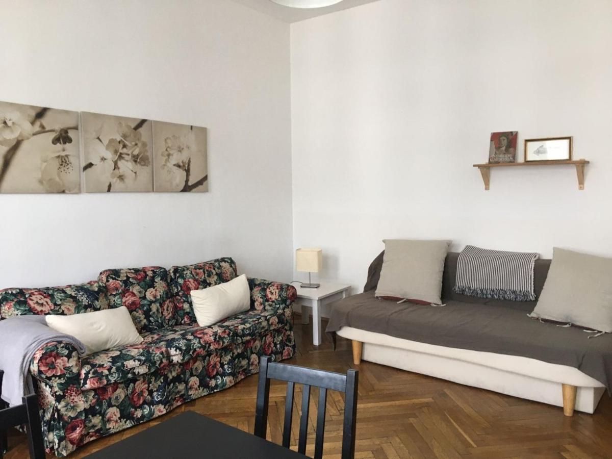 Apartment 1090