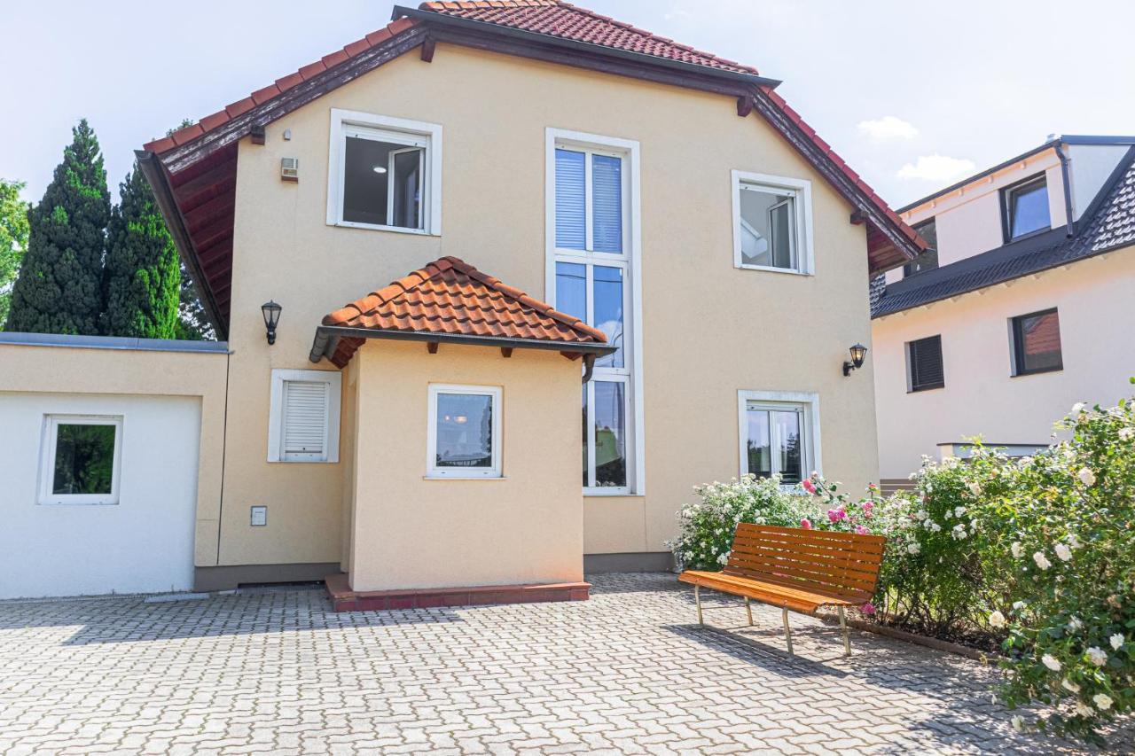 Exquisite Shared - Your Private In Beautiful