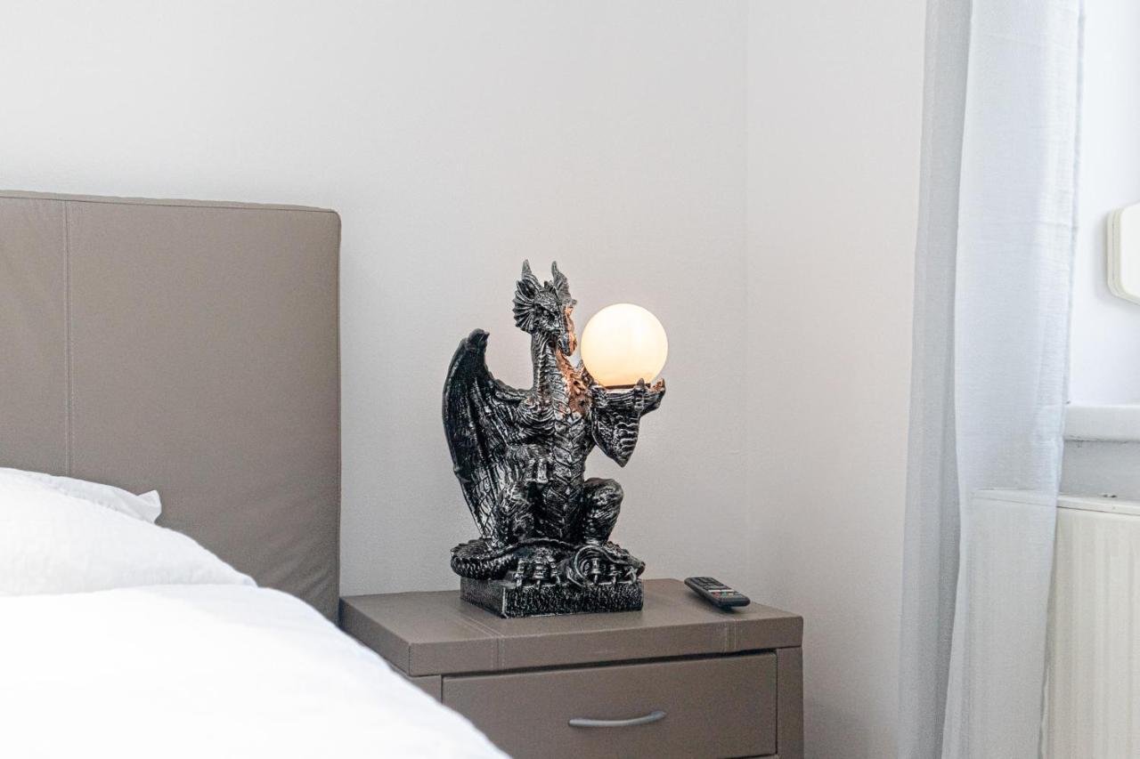 Exquisite Shared - Your Private In Beautiful Apartment *
