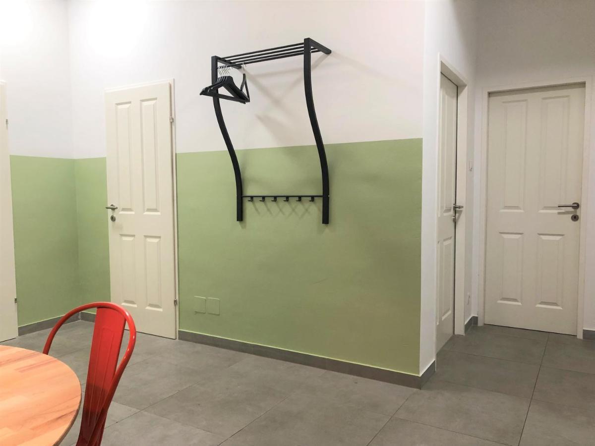 Large - Great For Groups - With Balcony Or Terrace Apartment