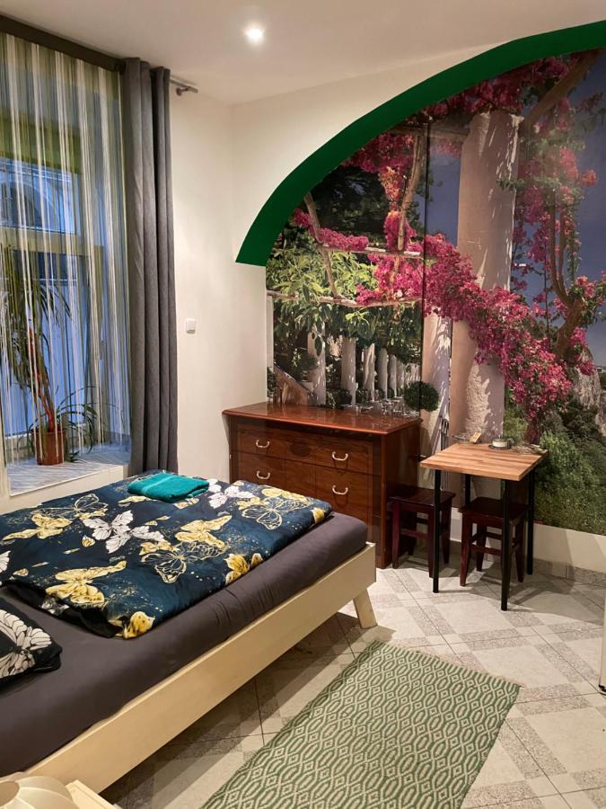 Viktoria Hostel *