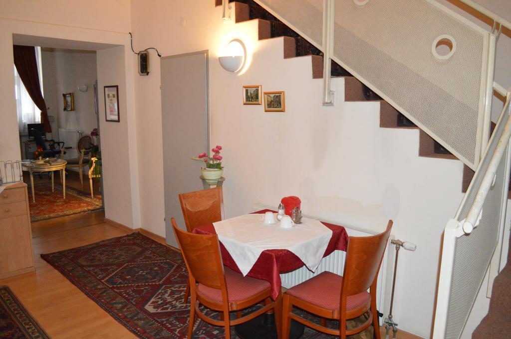 Walzerstadt Bed & Breakfast